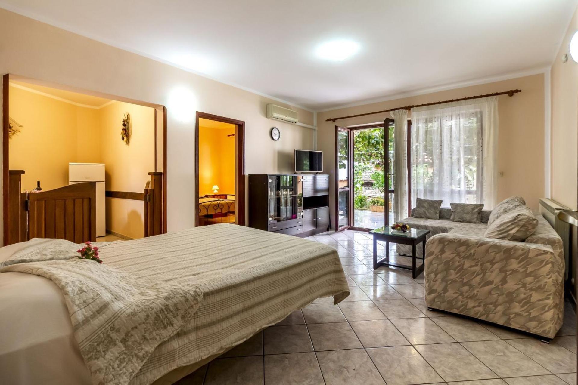 Apartments Mir Fazana Bagian luar foto